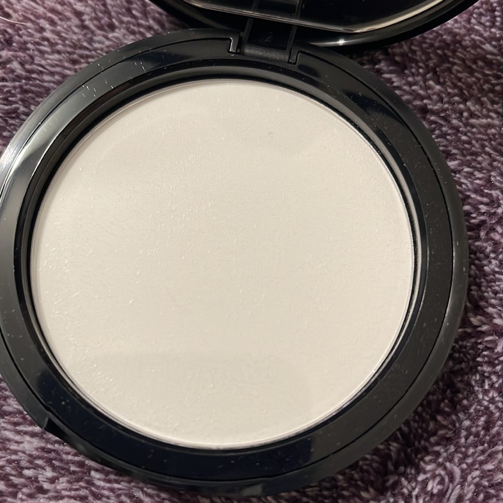 KVD Lock-it Fair blotting powder Qty 5 - Picture 5 of 5